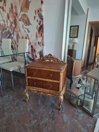 Mesilla antigua de madera