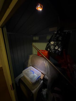 Caseta de jardín metálica gris y verde