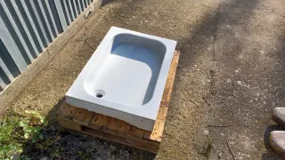 Pica de mármol con diseño floral