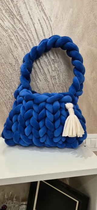 Borsa uncinetto Marshmallow blu e bianca