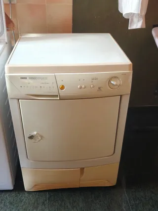 Secadora Zanussi Condenser Dryer