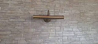 Lámpara de pared dorada metálica