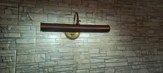 Lámpara de pared dorada metálica