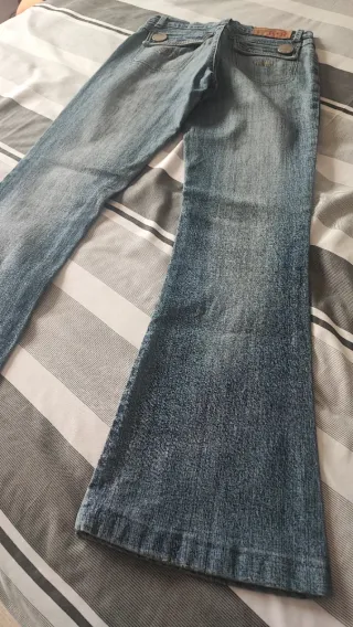 Venta en mano Burgos.Jeans acampanados azules