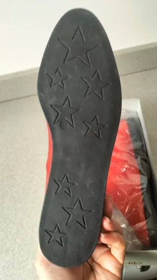 Zapatos de piel rojos