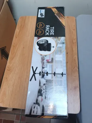 Estante para neumáticos C&C Automotive