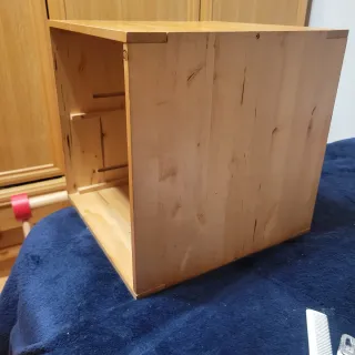 Mesita de noche de madera