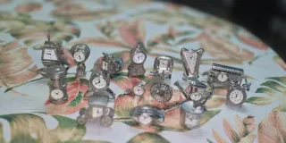 15 Mini Relojes y Bicicleta Plata