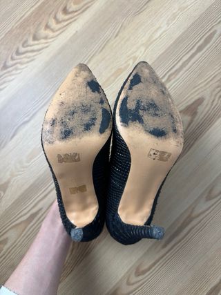 Zapatos de tacón negros efecto serpiente