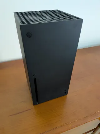 Xbox Series X 1TB + 2 mandos y 4 baterías)