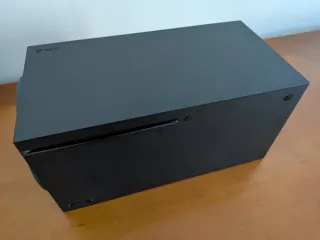 Xbox Series X 1TB + 2 mandos y 4 baterías)