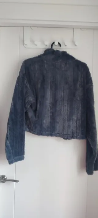 Jersey Bershka gris peluche cuello alto