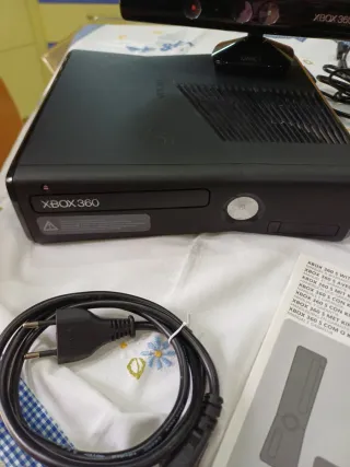 Xbox 360 con Kinect e accessori