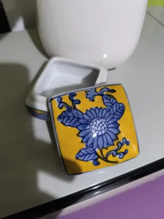 Joyero de cerámica azul y amarillo