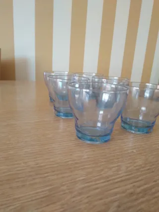 Juego de 6 vasos pequeños azules