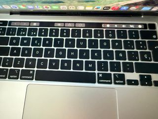 MacBook Pro 13 M1 SSD de 512GB salud batería 99%