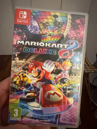 Nintendo Switch con estuche y 4 joystick + 2 juego