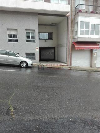 Garaje en venta en Ventiun en Ourense