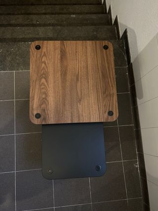 Taula auxiliar moderna de fusta i metall