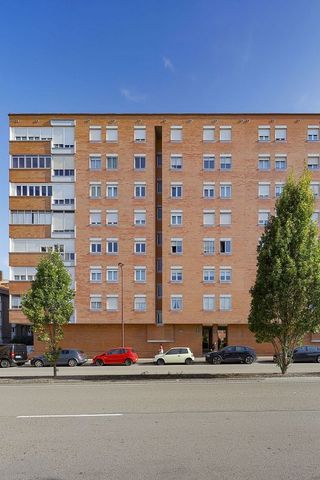Piso en venta en El Polígono en Gijón