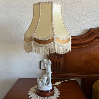 2 Lampade da tavolo in porcellana con figure