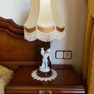 2 Lampade da tavolo in porcellana con figure