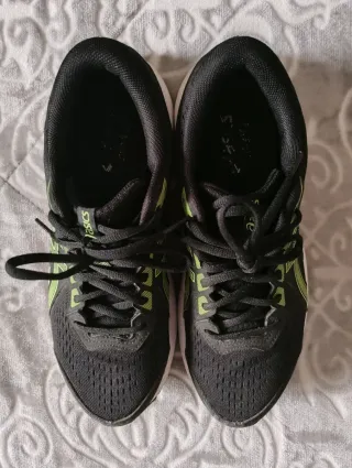 Zapatillas running Asics negras y verdes