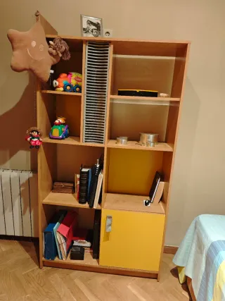 Estantería de madera