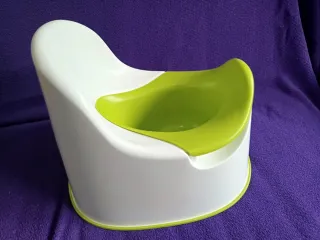 Orinal Ikea bebé blanco y verde