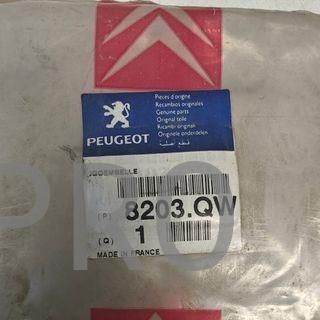 EMBELLECEDOR INFERIOR CONSOLA CENTRAL PEUGEOT 306