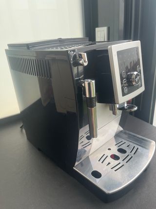 Cafetera Super Automática DeLonghi