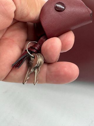 Bolso Cartier Piel burdeos.