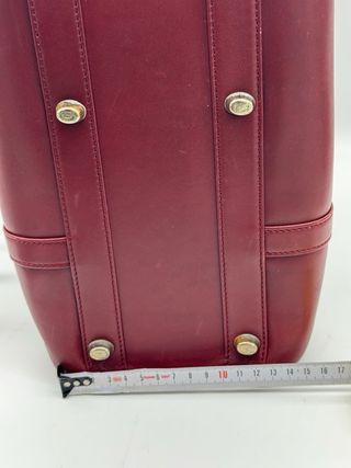 Bolso Cartier Piel burdeos.