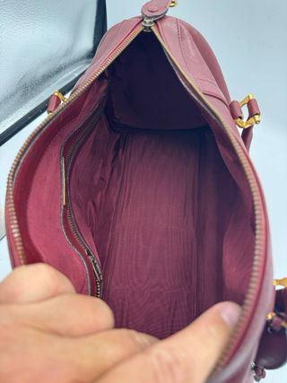 Bolso Cartier Piel burdeos.