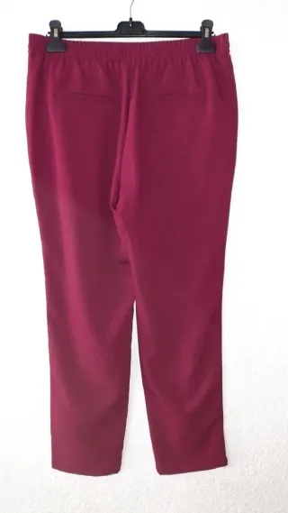 Pantalones granates Stradivarius