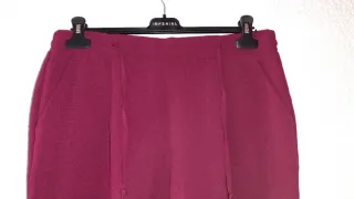 Pantalones granates Stradivarius