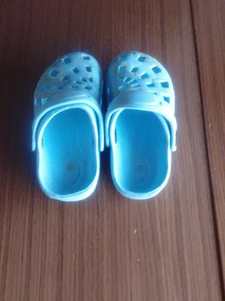 Zuecos crocs infantiles talla 22