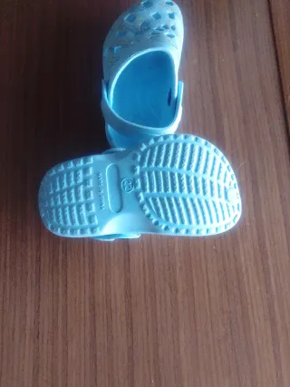 Zuecos crocs infantiles talla 22