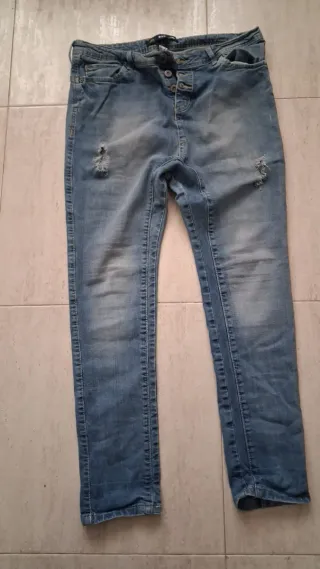 Pantalones vaqueros desgastados