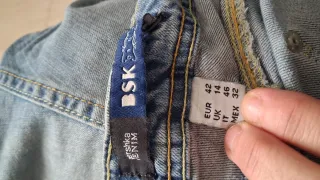 Pantalones vaqueros desgastados