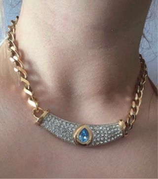 Gargantilla espectacular con piedras azules y dora