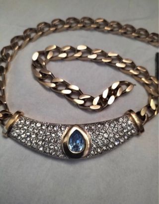 Gargantilla espectacular con piedras azules y dora