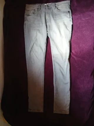 Pantalón vaquero gris