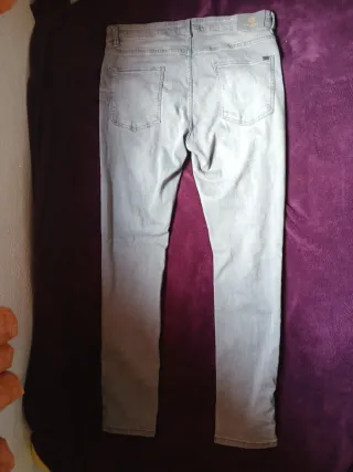 Pantalón vaquero gris