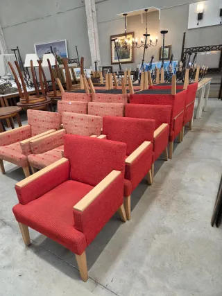 Butacas tapizadas en rojo