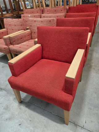 Butacas tapizadas en rojo