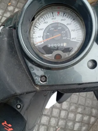 Yamaha Aerox 49cc Scooter Gris/Rosa