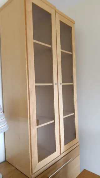 Due vetrine in legno e vetro