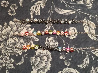 Braccialetti personalizzati con lettere e cuori