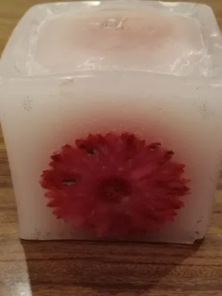 Vela quadrada grande perfumada com flor vermelha